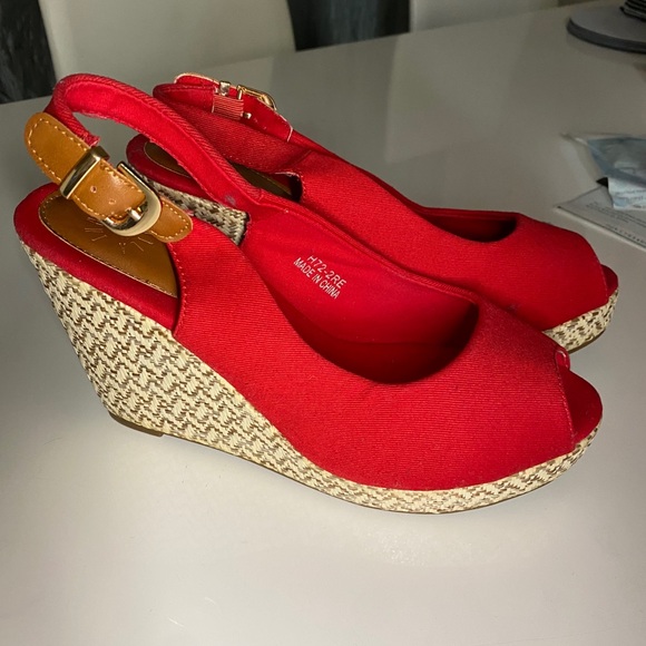 Shoes - Picture 2 of 4